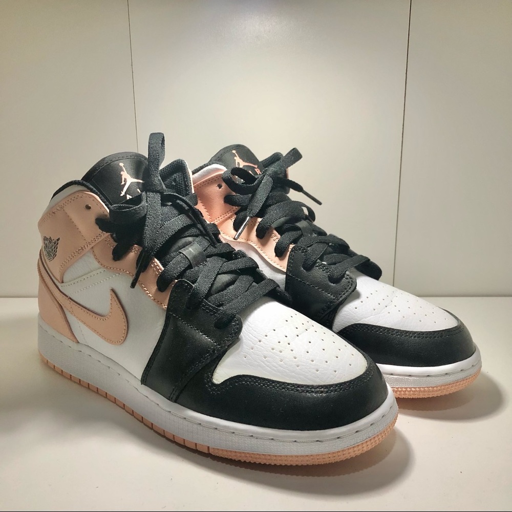 Jordan 1 mid Artic Orange